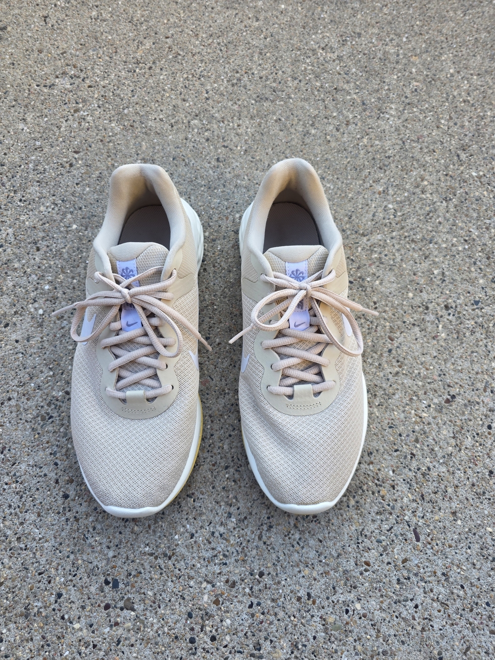 Nike Women's Beige Lightweigt Sneaker  Size 10.5 - Picture 7 of 15